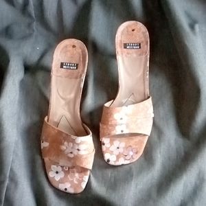 Stuart weitzman size 7 floral heels
